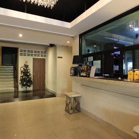 Htel Resort Bangkok Exterior photo