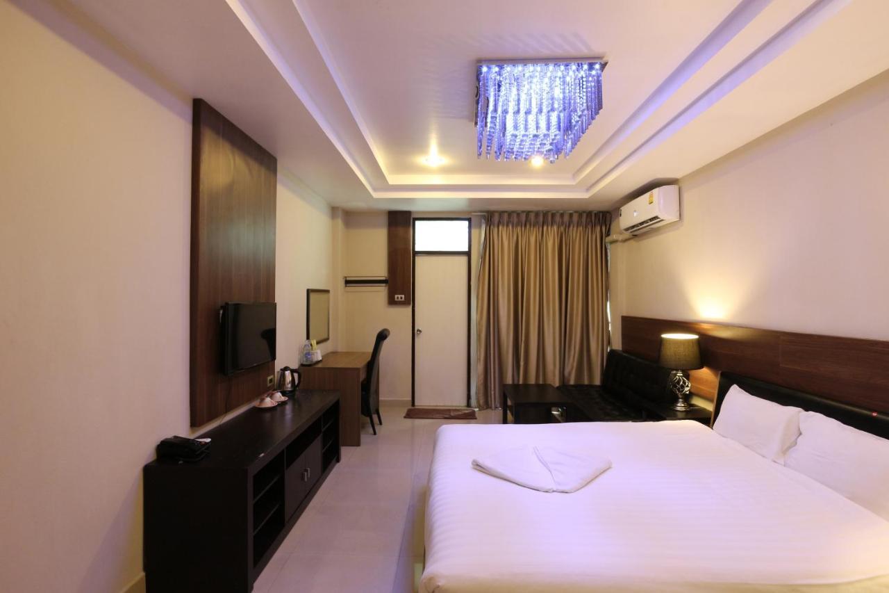 Htel Resort Bangkok Exterior photo
