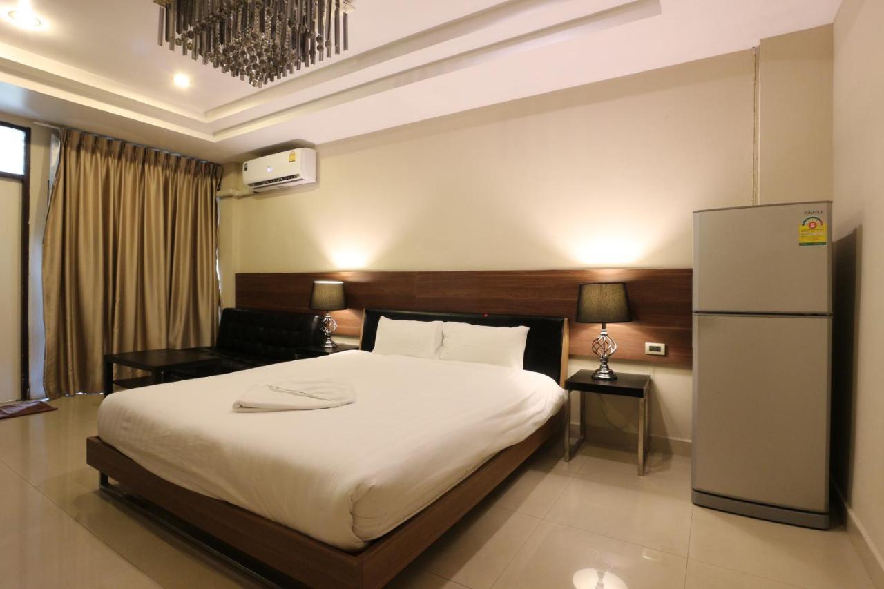 Htel Resort Bangkok Exterior photo