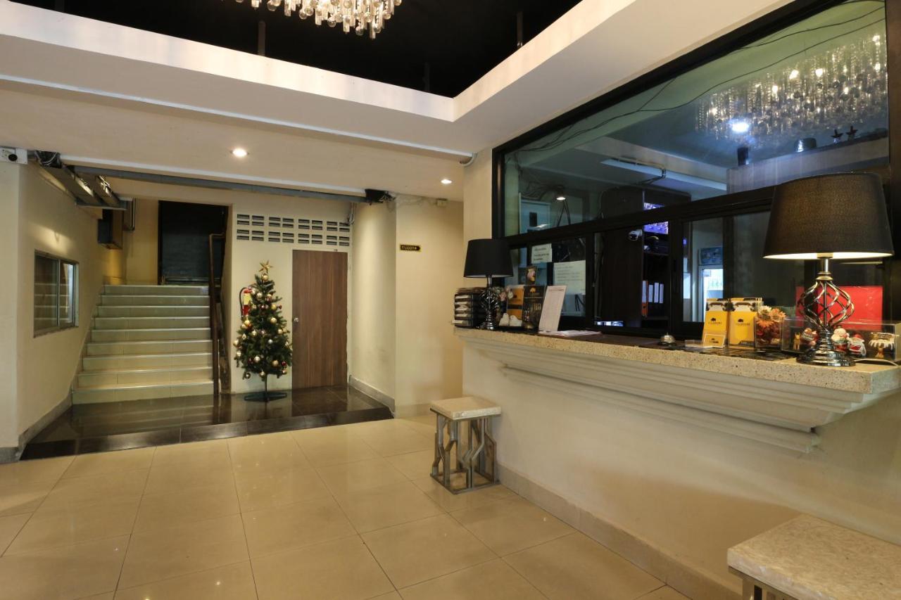 Htel Resort Bangkok Exterior photo